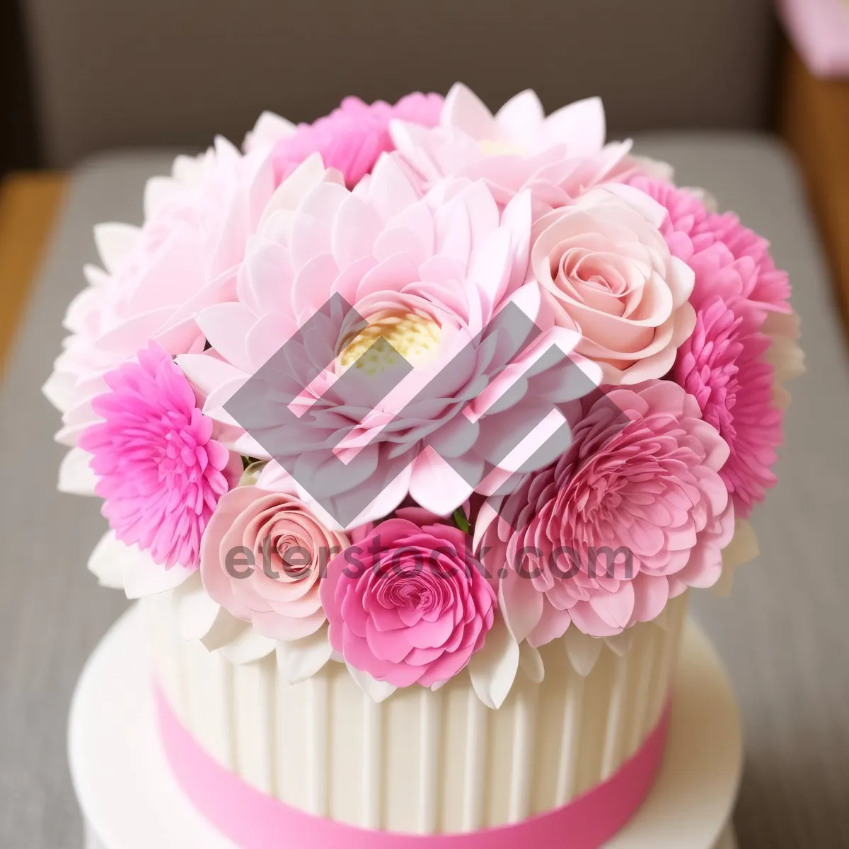 Picture of Romantic Floral Cupcake for Wedding Celebration