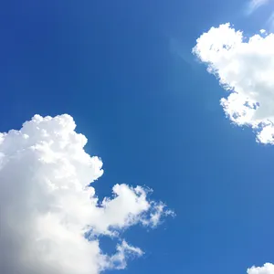 Vibrant Summer Sky: A Bright and Clear Cloudscape