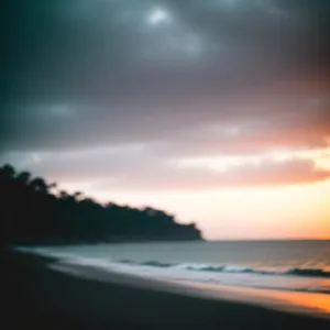 Golden Horizon: A Seaside Sunset Bliss