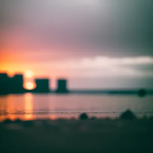 Golden Horizon: Tranquil Sunset Over Serene Ocean