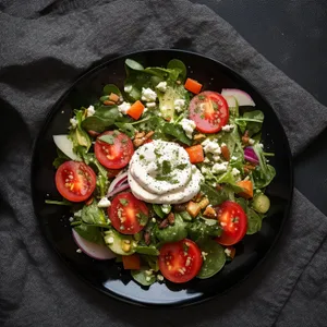 Fresh vegetable salad with grilled meat slices.