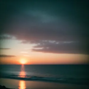 Vibrant Sunset Reflection on Ocean Horizon