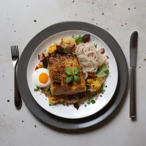 Delicious Gourmet Vegetable Salad with Grilled Meat