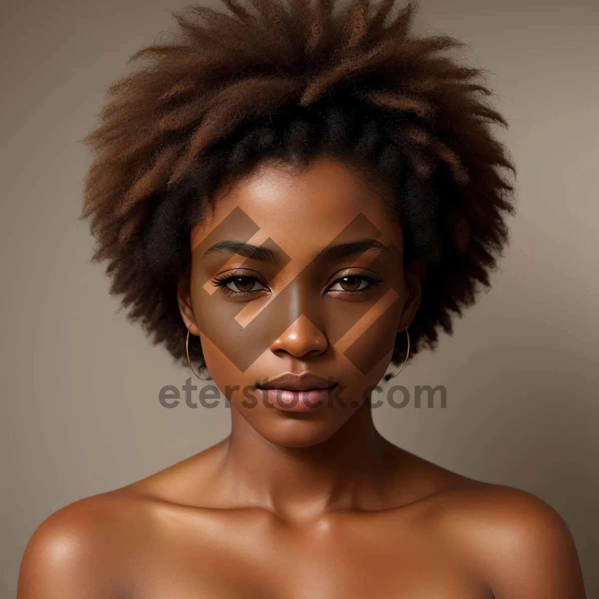 Picture of Sultry Afro-Brünette with Flawless Makeup and Alluring Pose