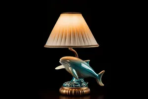 Table lamp with protective lampshade