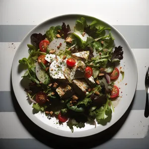 Grilled beef salad with fresh vegetables and tasty sauce.