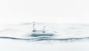 Refreshing water splash with bubbles and ice cubes.