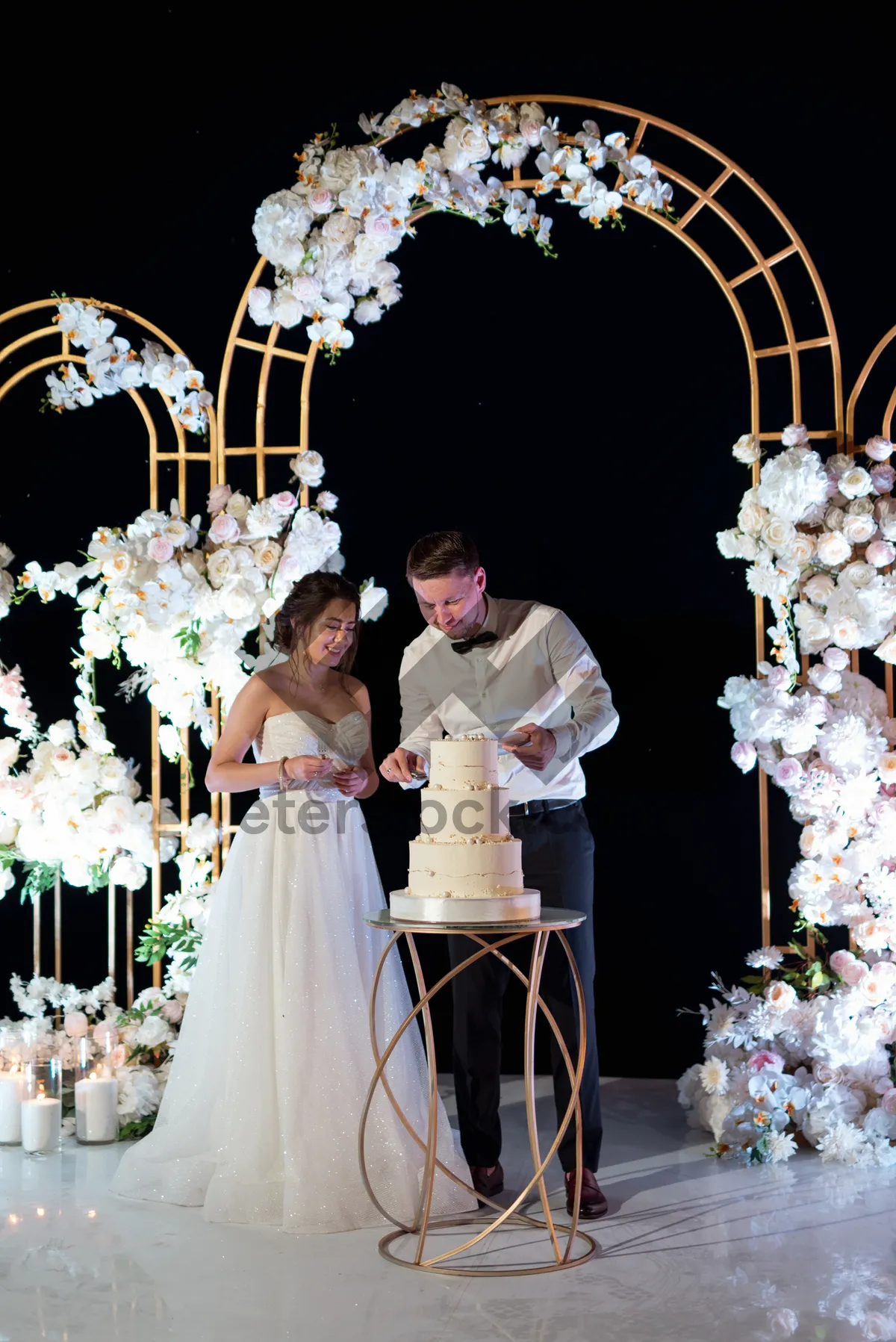 Picture of Happy Wedding Couple with Bouquet