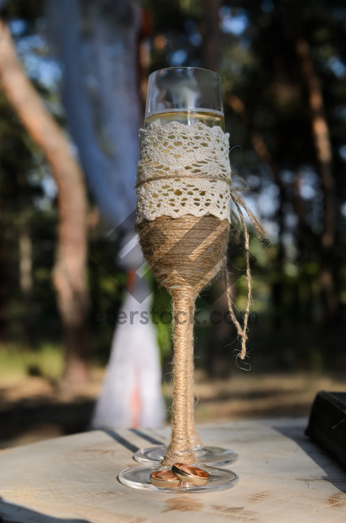 Picture of Party wineglass on gold tray with birch switch