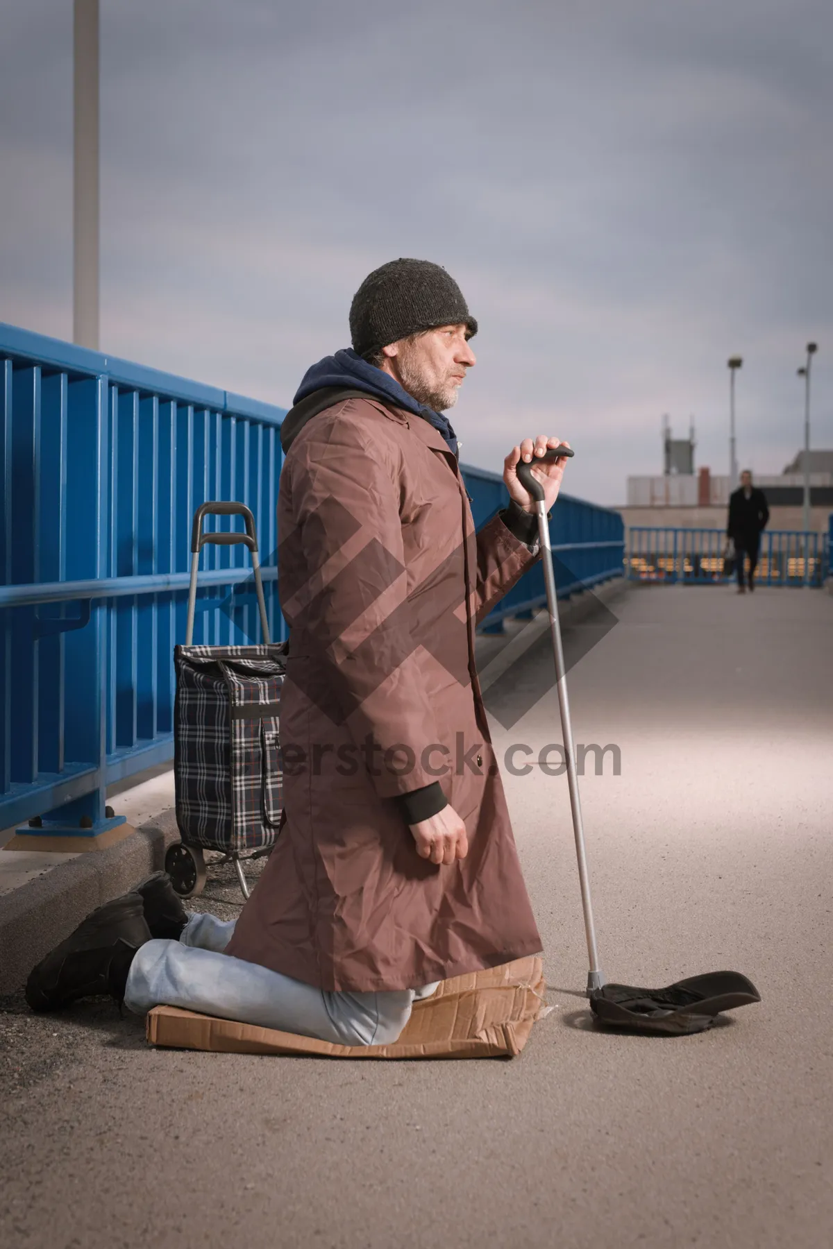 Picture of Male golfer cleaning golf equipment outdoors.