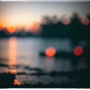 Dusk Horizon: Radiant Sunset over the Sea