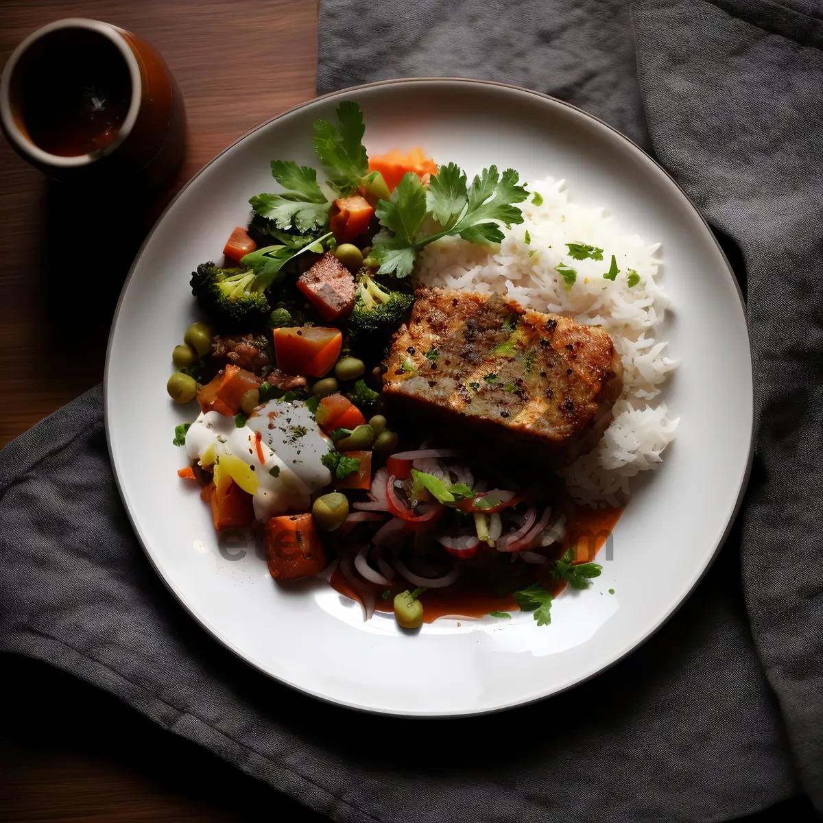 Picture of Healthy Vegetable Salad with Grilled Beef and Chickpeas