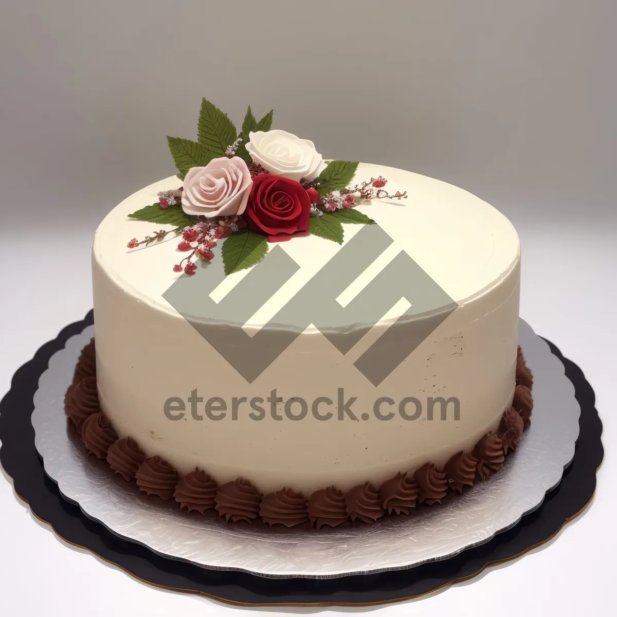 Picture of Delicious berry cake with vanilla icing and cream