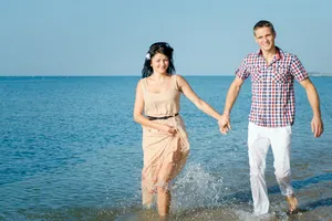 Happy couple enjoying beach vacation in tropical paradise