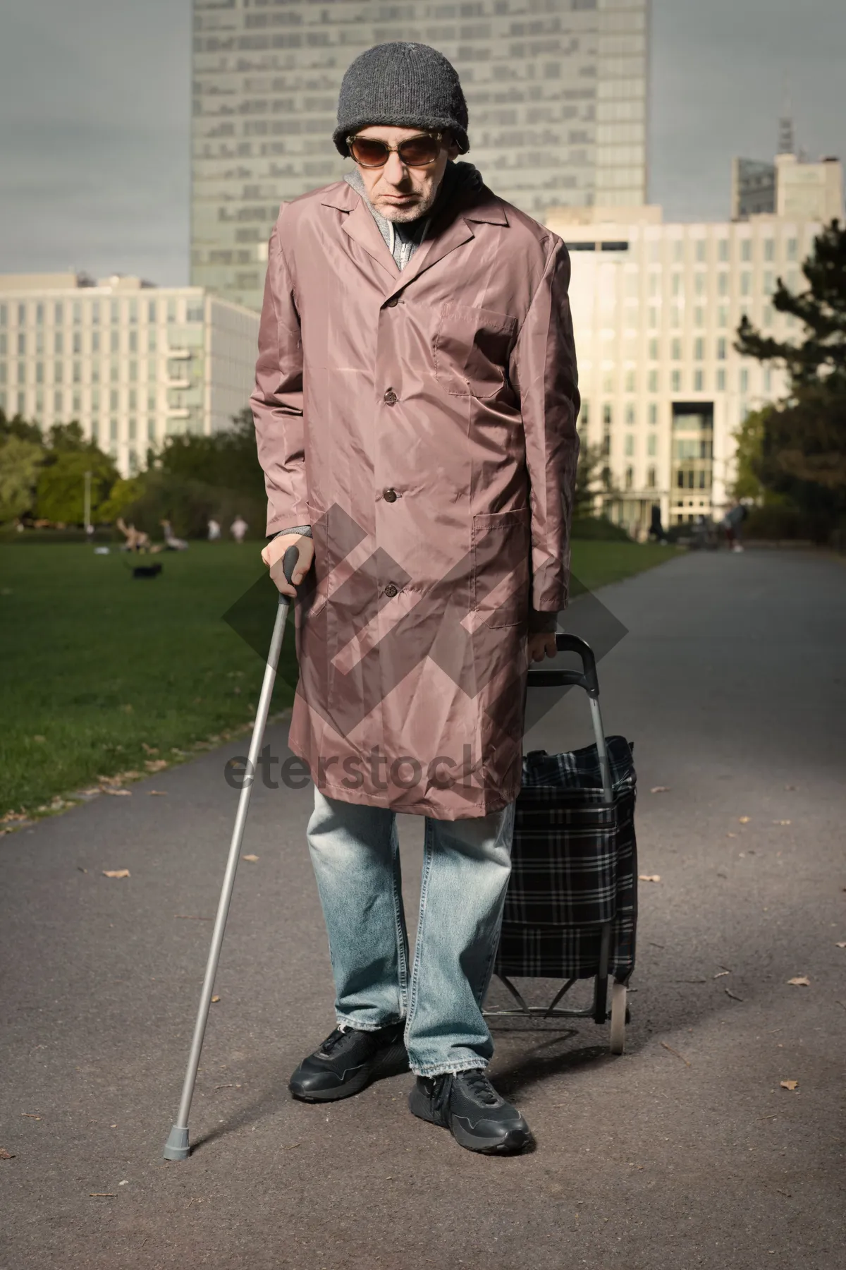 Picture of Male golfer with crutch on golf course walking.