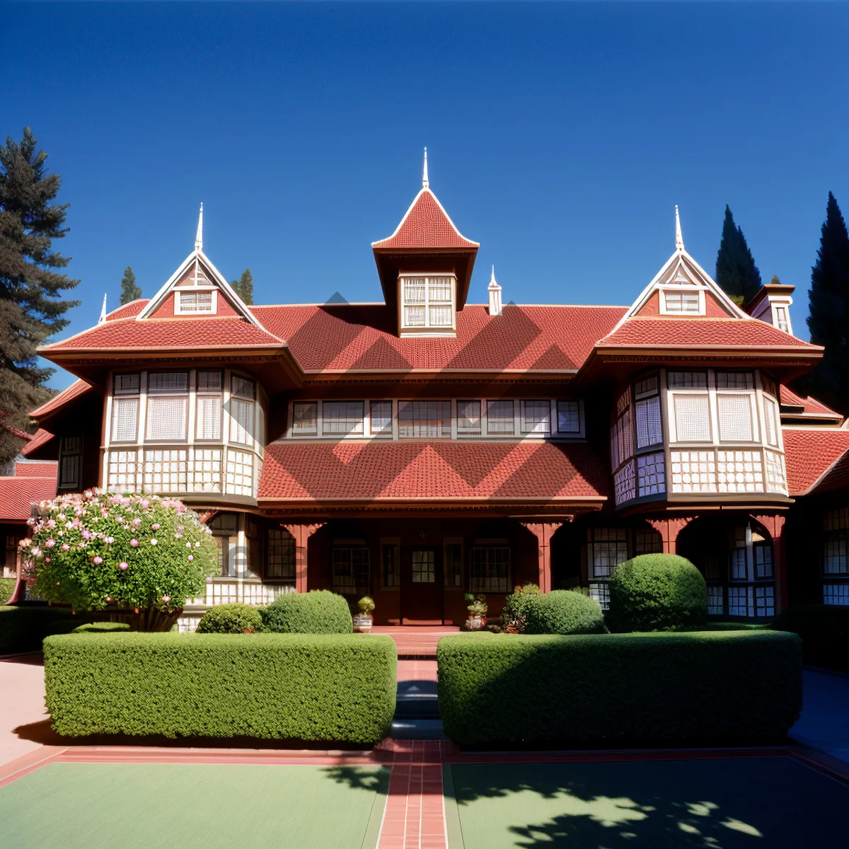 Picture of Skyward Residence: an ancient villa with historical significance.