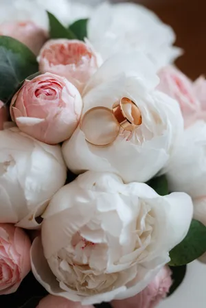 Romantic Pink Rose Bouquet for Wedding Celebration