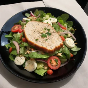 Delicious Chicken Salad with Fresh Vegetables