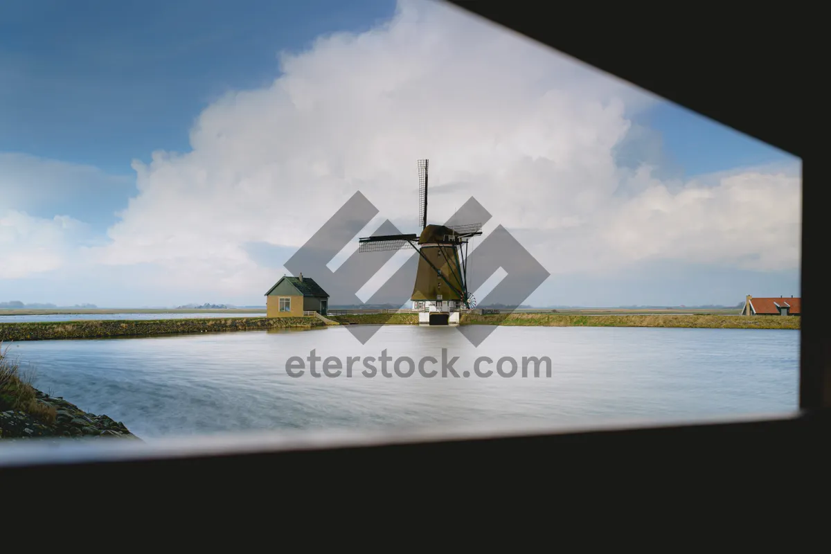 Picture of Pirate ship sailing on calm ocean waters