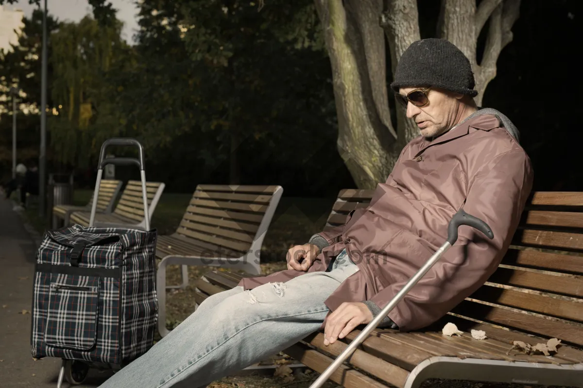 Picture of Man playing dulcimer outdoors with crutch staff