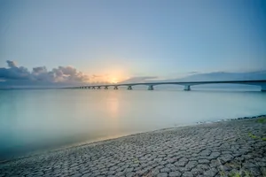 Tranquil seaside view with majestic ocean waves