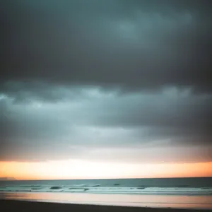 Sunset's Serene Seascape: Blissful Beach Horizon