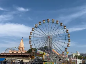 City Carnival Ferris Wheel Attraction Ride Sky Spin