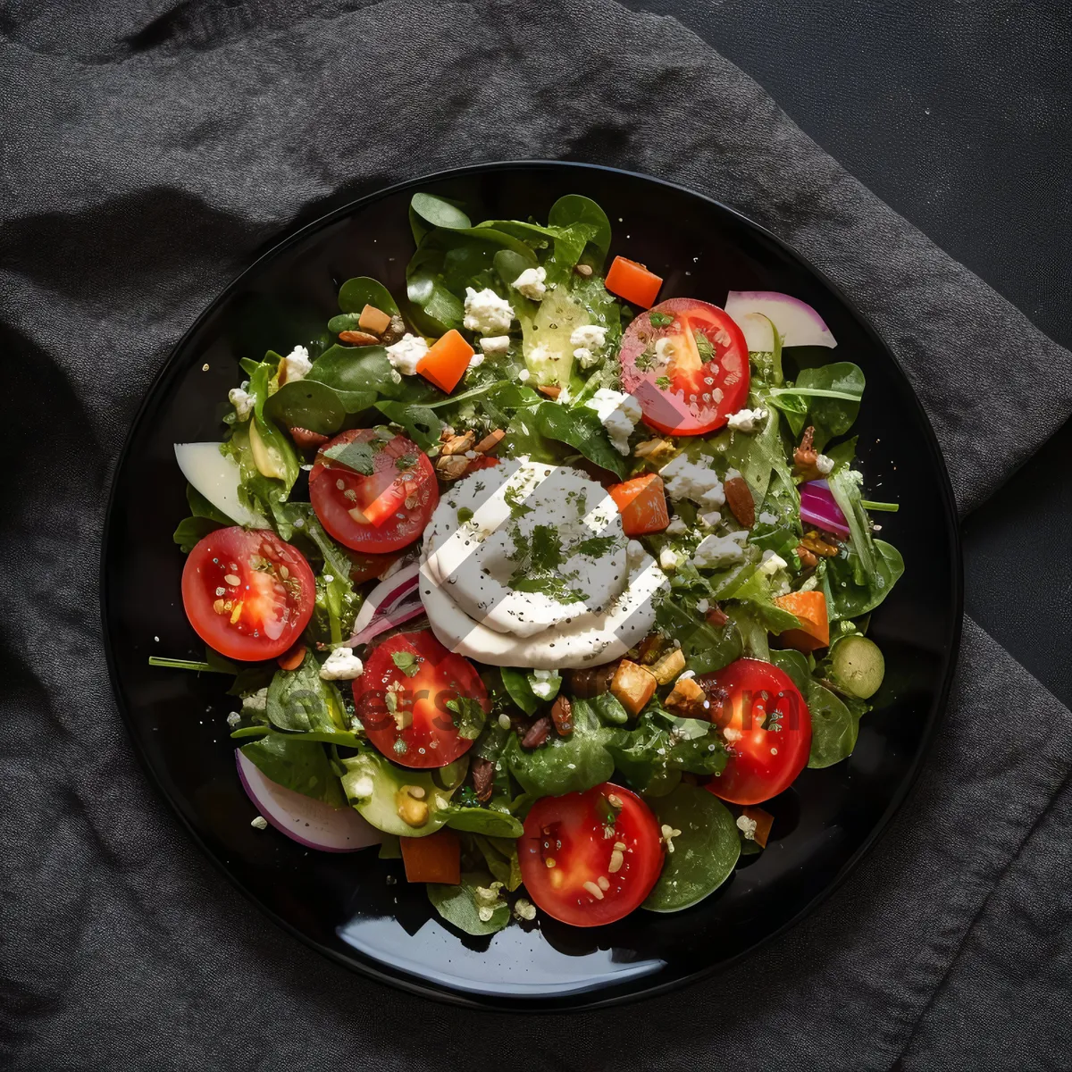 Picture of Fresh vegetable salad with grilled meat slices.