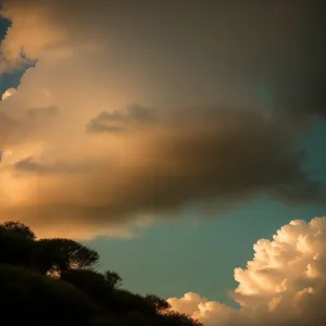 Vibrant Sunset Sky with Dramatic Cloudscape