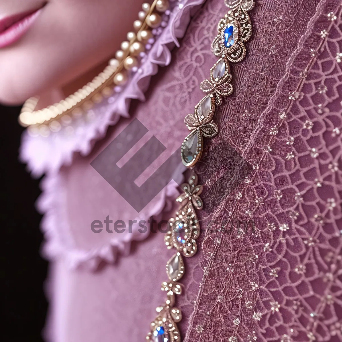 Picture of Elegant Lace Necklace Adornment with Stunning Model