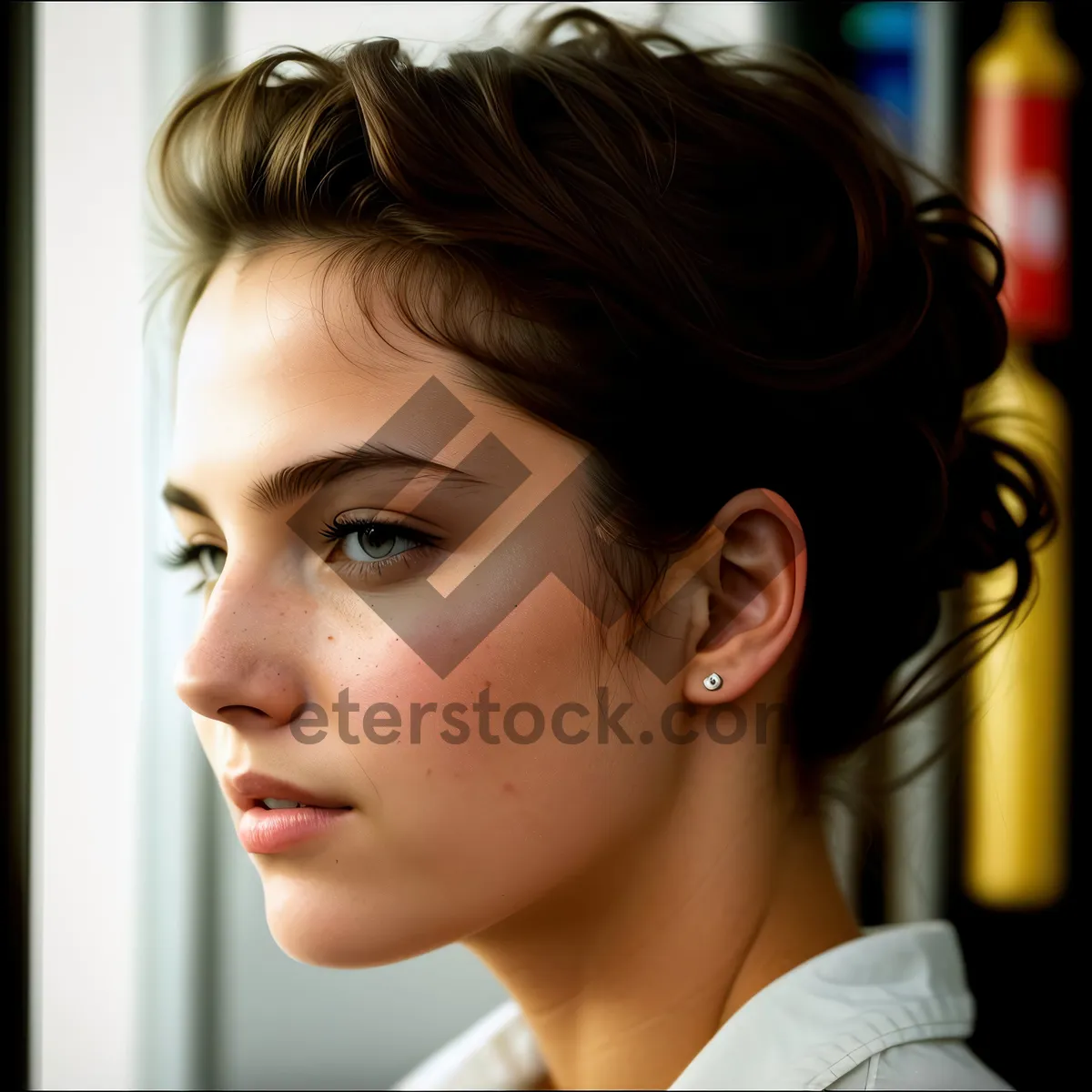 Picture of Pretty brunette lady with captivating smile