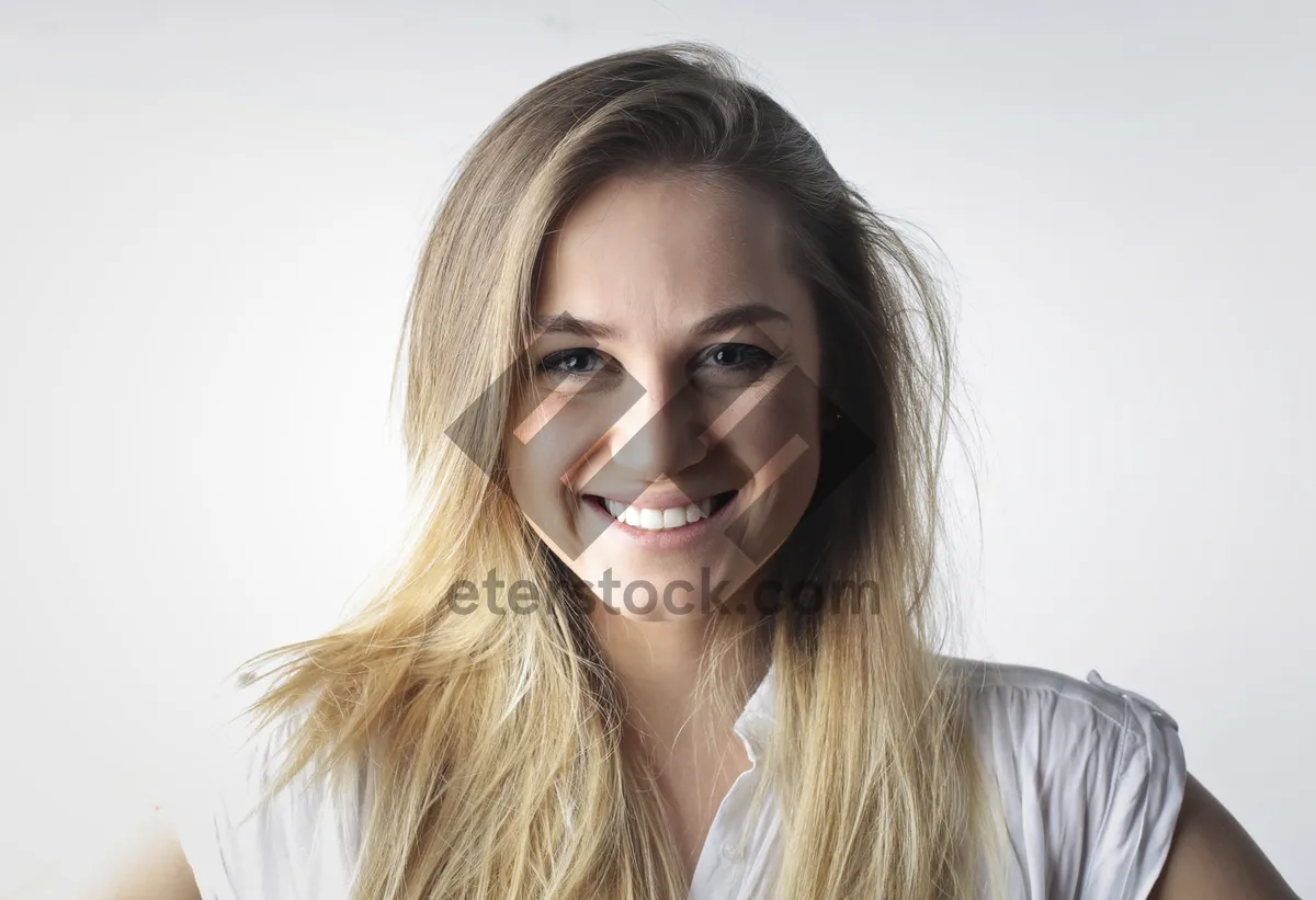 Picture of Fashion model with blonde hair and red lips.