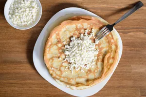 Delicious breakfast bowl with fresh vegetables and cheese