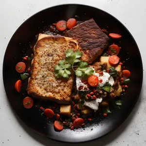 Healthy vegetable salad with grilled beef and black beans