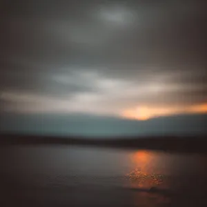 Radiant Sunset over Tranquil Ocean Waves