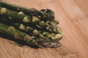 Gourmet asparagus salad with fresh organic vegetables