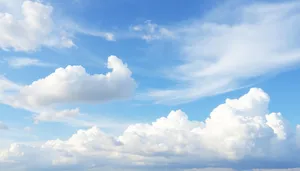 Sunny summer sky with fluffy cumulus clouds.