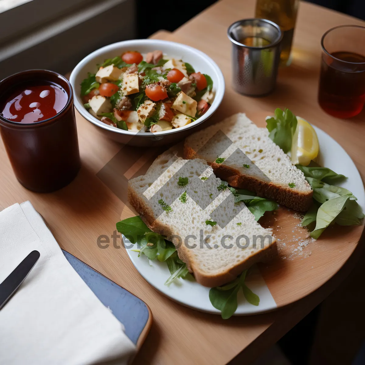Picture of Gourmet Vegetable Salad with Grilled Meat and Cheese