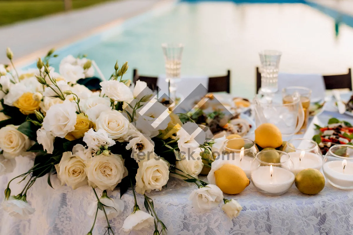 Picture of Elegant Floral Wedding Table Setting