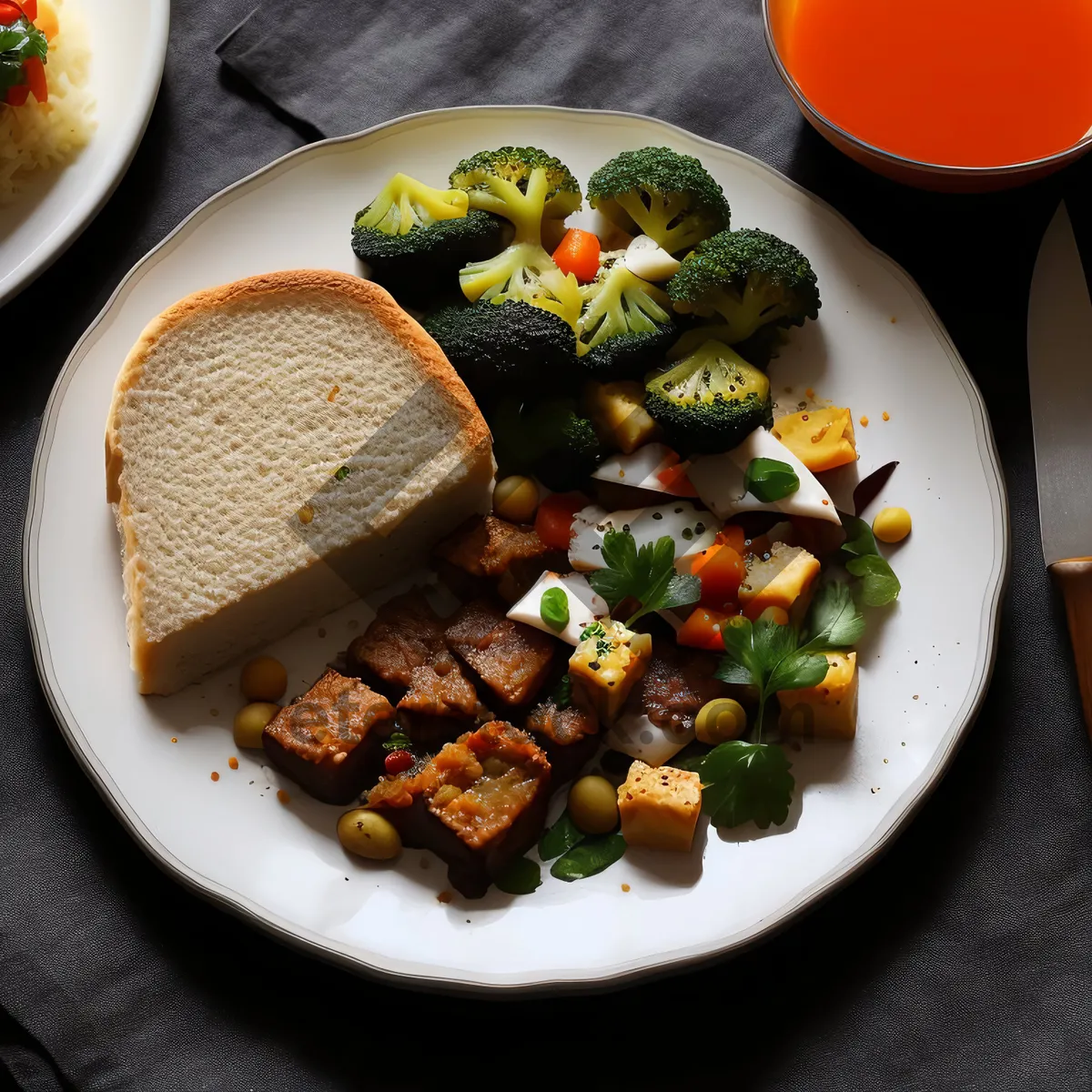 Picture of Delicious and Healthy Vegetable Salad with Grilled Beef
