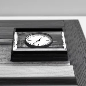 Vintage Timepiece: Classic Analog Clock for Every Hour